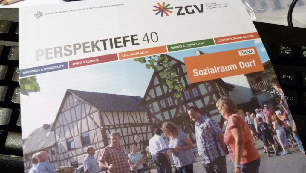 "PERSPEKTIVE" - so der Titel einer Zeitschrift, die vom Zentrum für gesellschaftliche Verantwortung in Mainz herausgegeben wird. Das Heft 40 vom September 2016 befasst sich mit dem "Sozialraum Dorf". In einem Beitrag wird Drommershausen vorgestellt. 